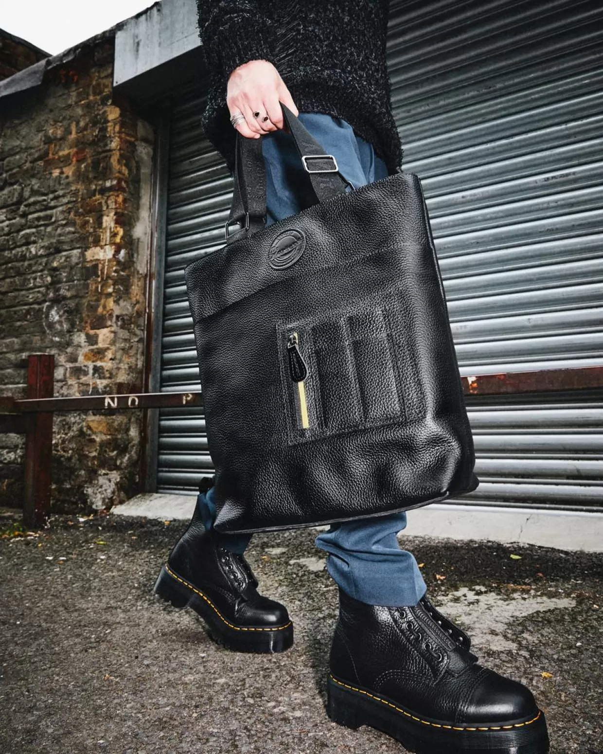 MENS Dr. Martens BORSA IN MORBIDA PELLE MILLED NAPPA