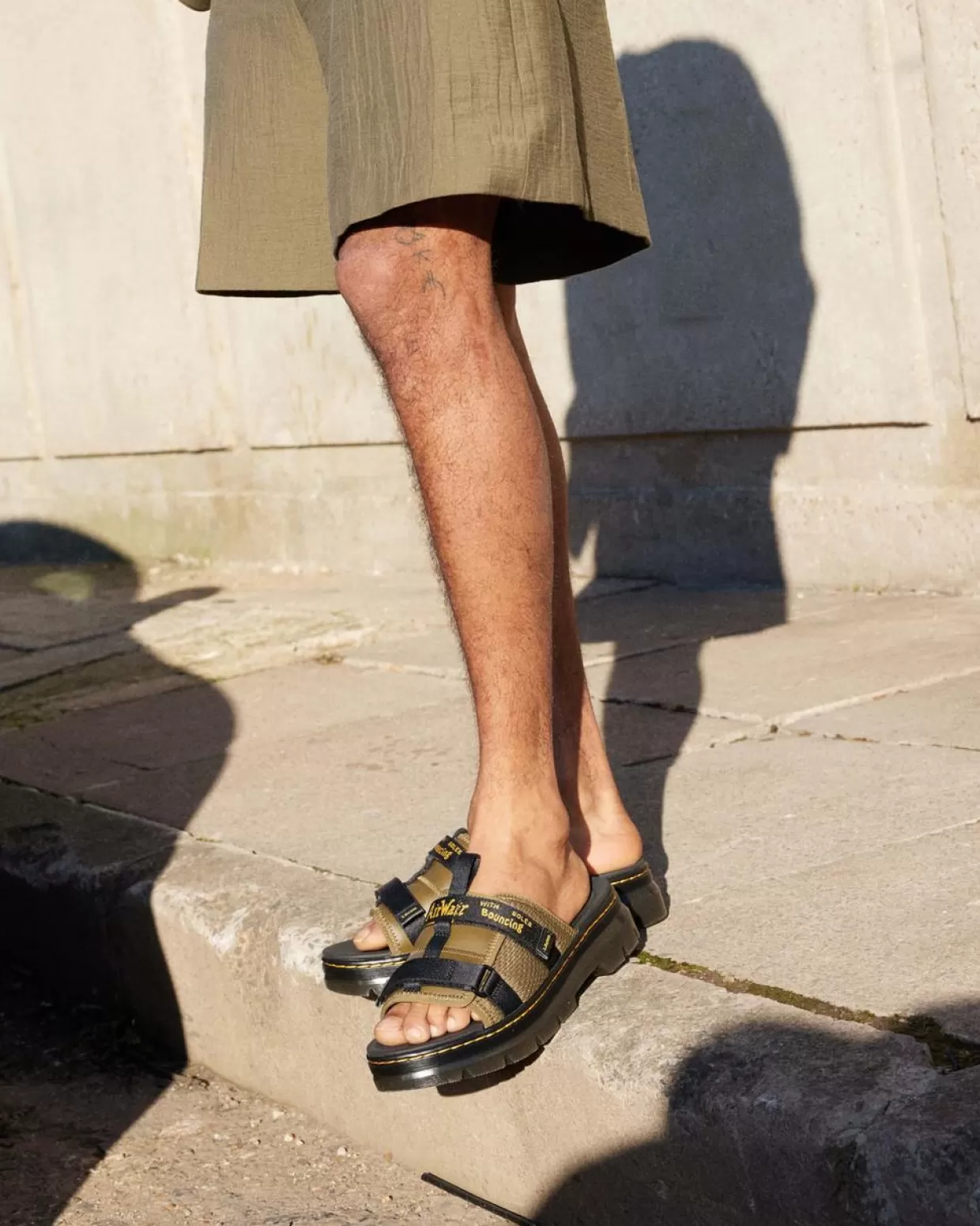 UNISEX Dr. Martens Sandali con cinturini Ayce Logo Platform in pelle bottalata