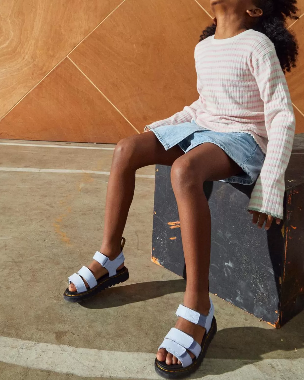 UNISEX Dr. Martens Sandali Junior Klaire Athena in pelle con cinturini in velcro