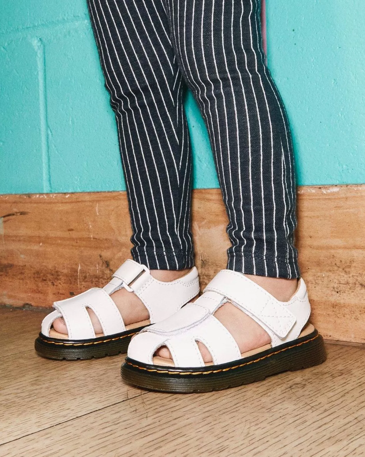 KIDS Dr. Martens Sandali primi passi Moby II in pelle con cinturino in velcro