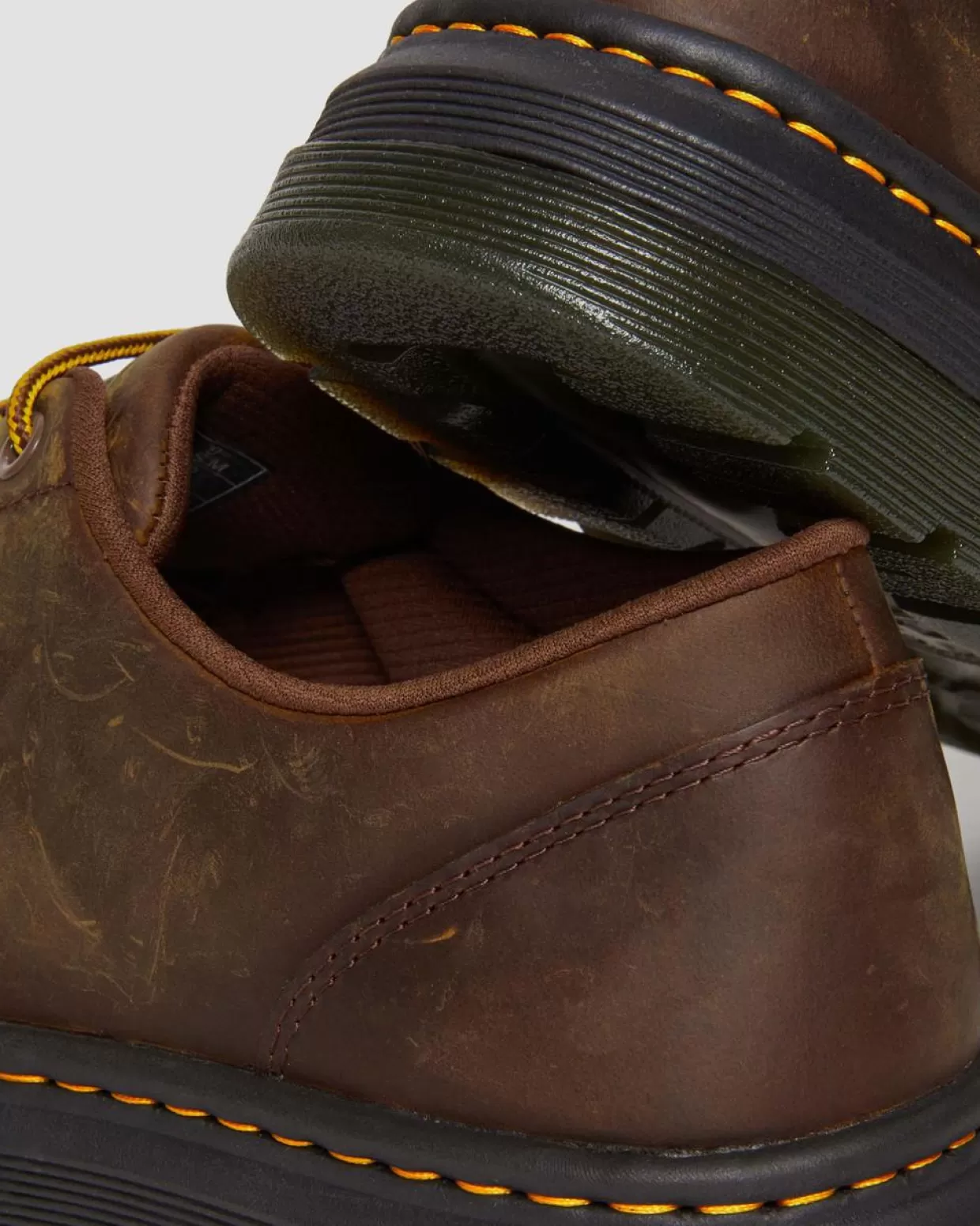 Dr. Martens Scarpe nere Crewson Lo in pelle Crazy Horse