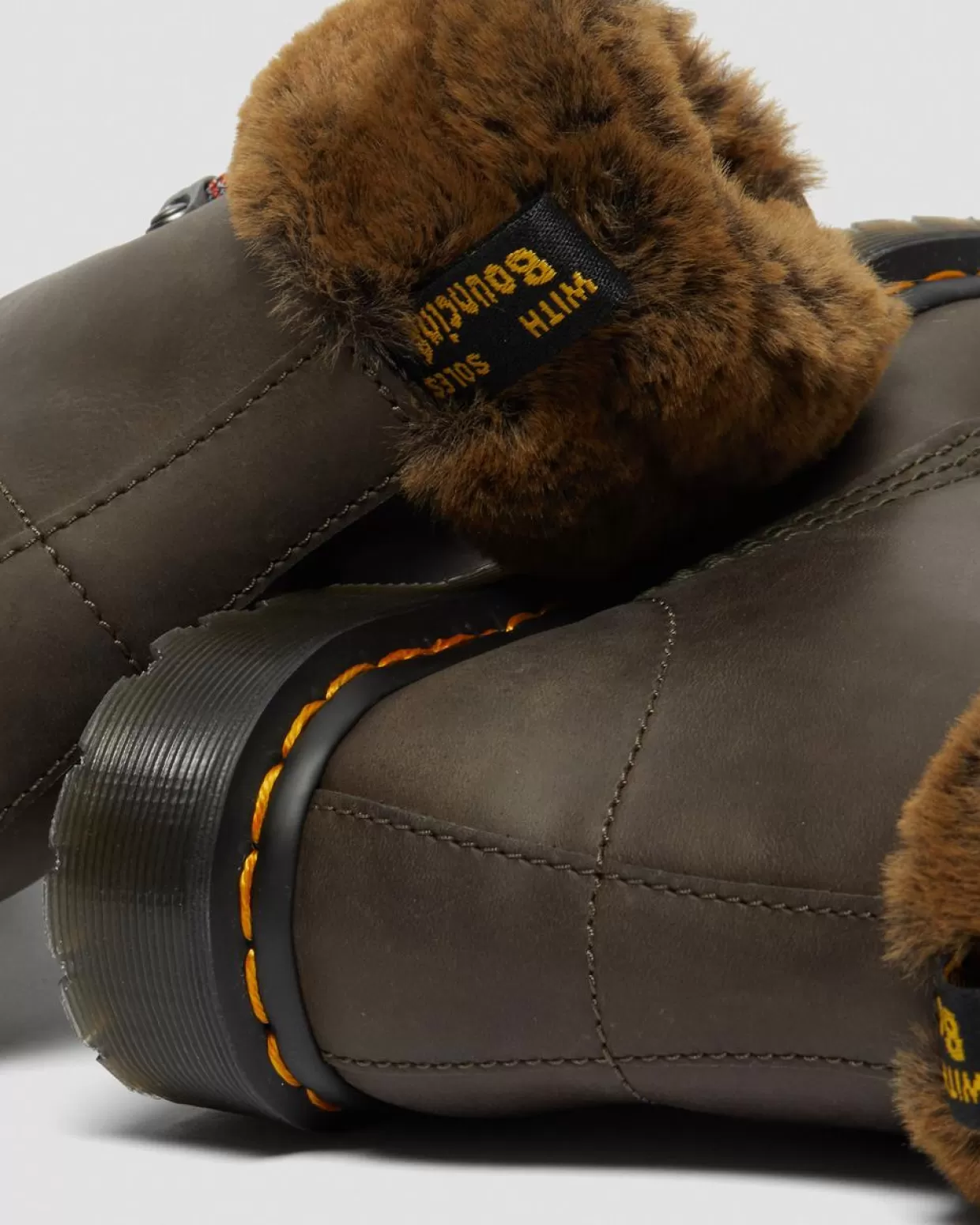 UNISEX Dr. Martens Stivaletti 1460 Serena Collar Con Rivestimento Interno In Pelliccia Sintetica