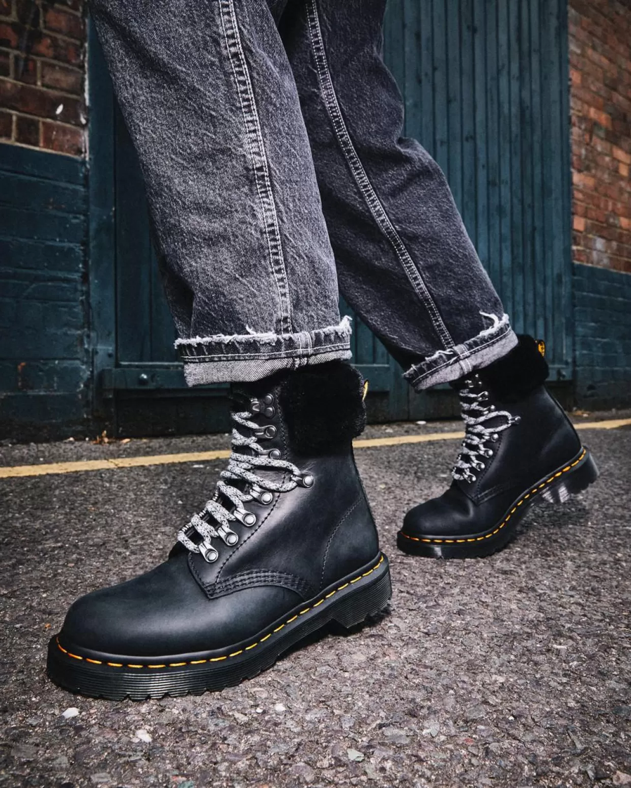 UNISEX Dr. Martens Stivaletti 1460 Serena Collar Con Rivestimento Interno In Pelliccia Sintetica