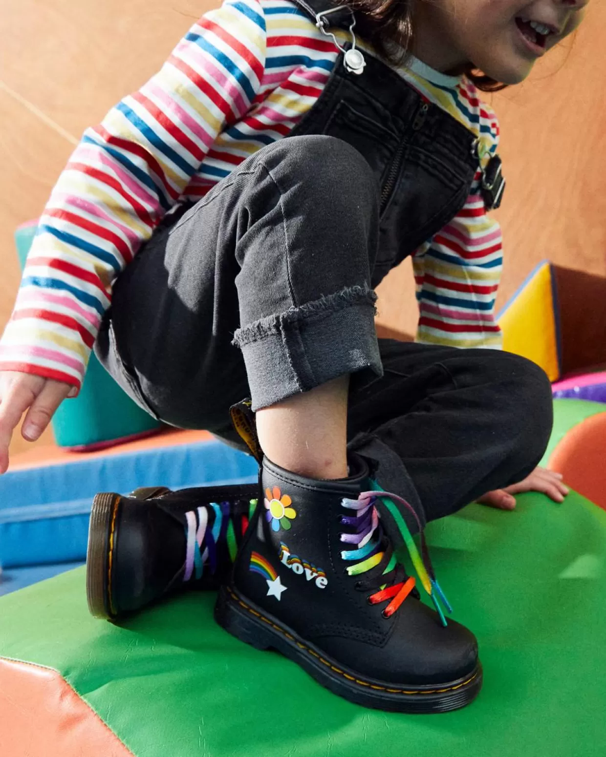 KIDS Dr. Martens Stivaletti stringati di pelle 1460 For Pride primi passi