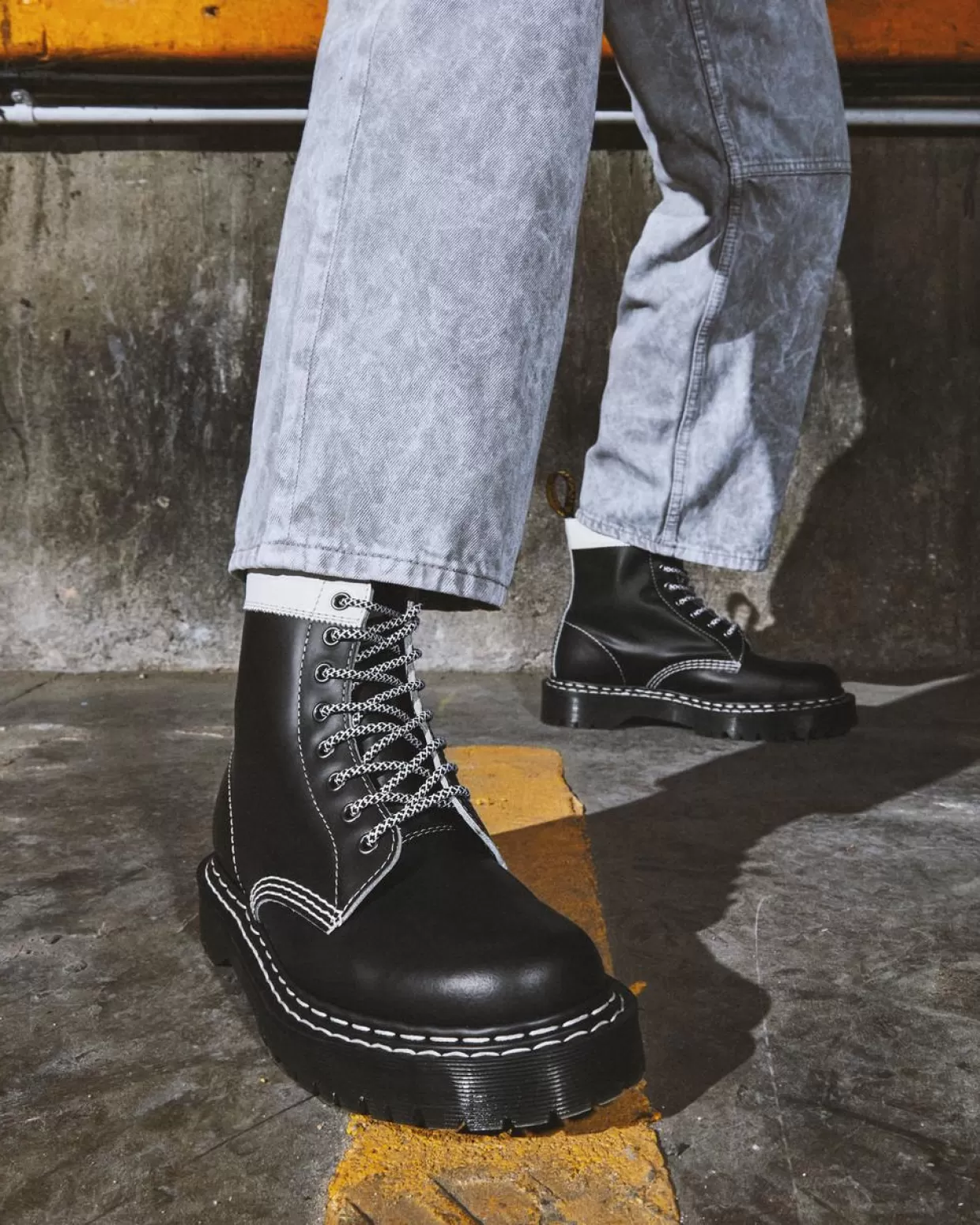 MENS Dr. Martens Stivali di pelle 1460 Pascal Bex con lacci a contrasto