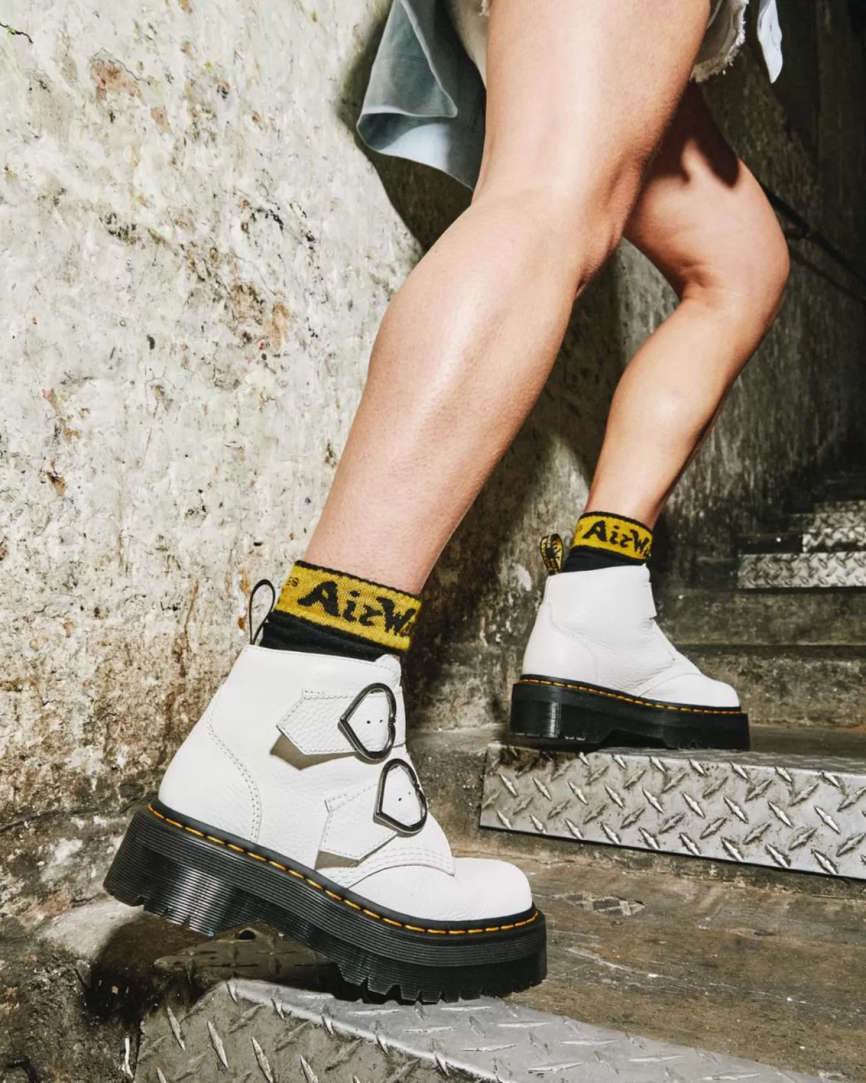 WOMENS Dr. Martens Stivali platform di pelle Devon Heart